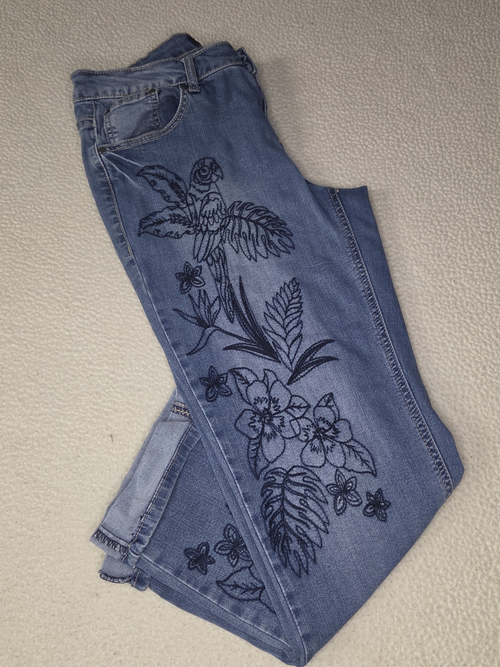 Blue Embroidered Ankle Cut Women’s Jeans By Earl Size 10